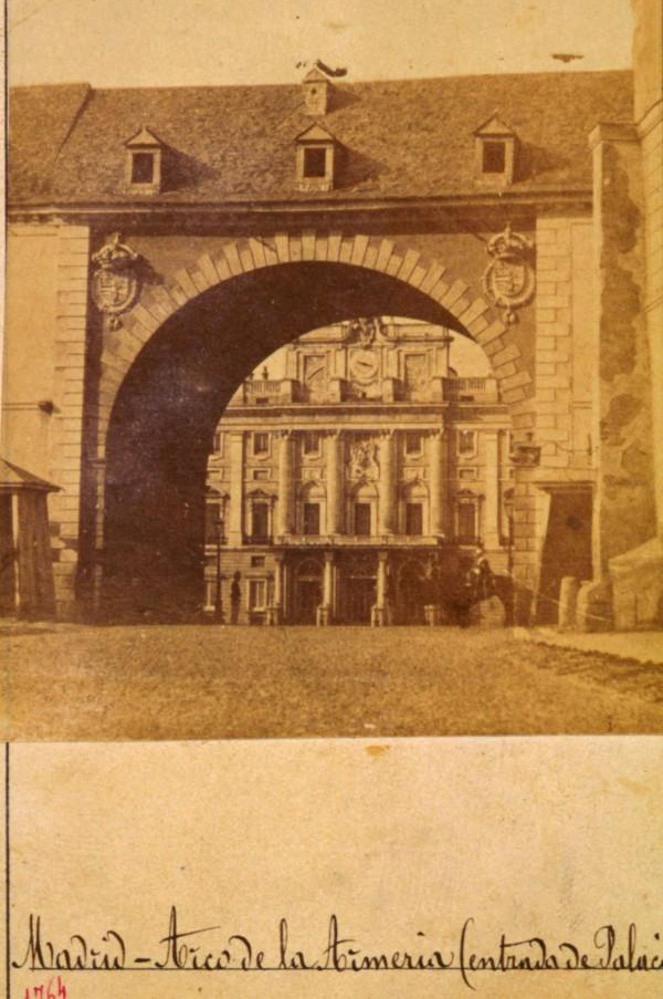 1863, Entrada al Palacio Real. Arco de la Armería