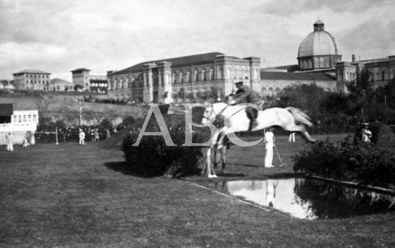 1919, EN EL HIPÓDROMO. INAUGURACIÓN DEL CONCURSO HÍPICO, VERIFICADA AYER TARDE