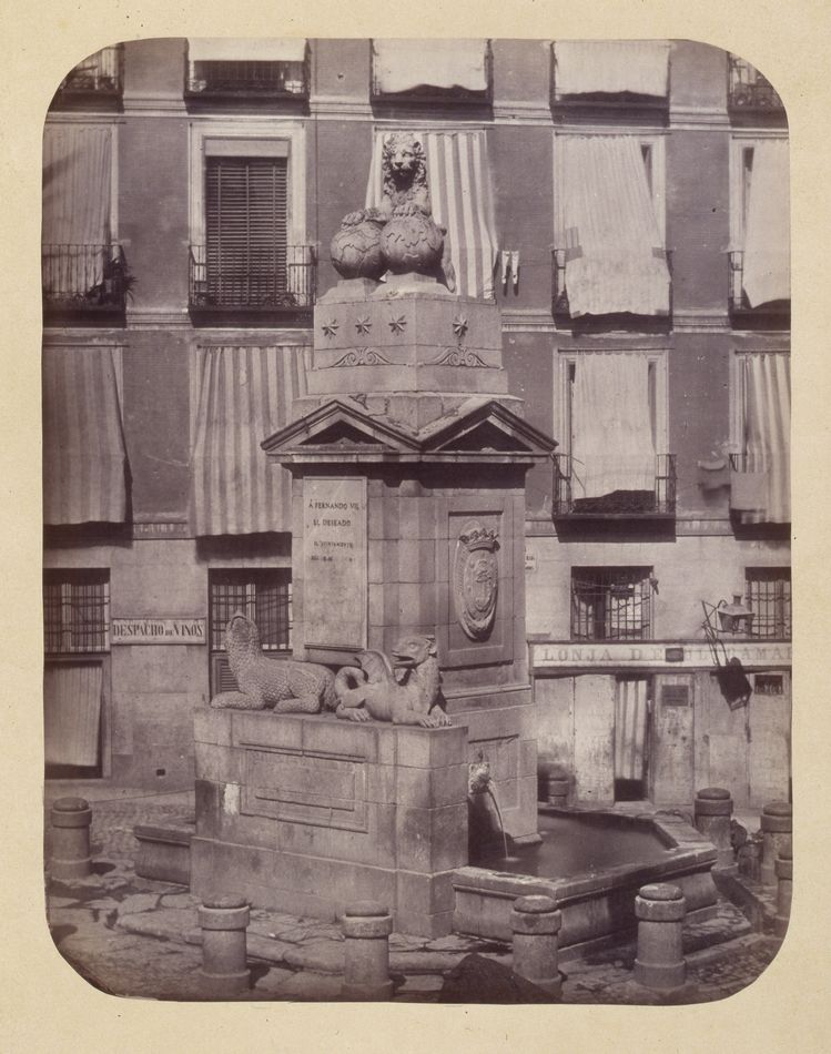 1864, Fuente vecinal en la Calle de Toledo.jpg