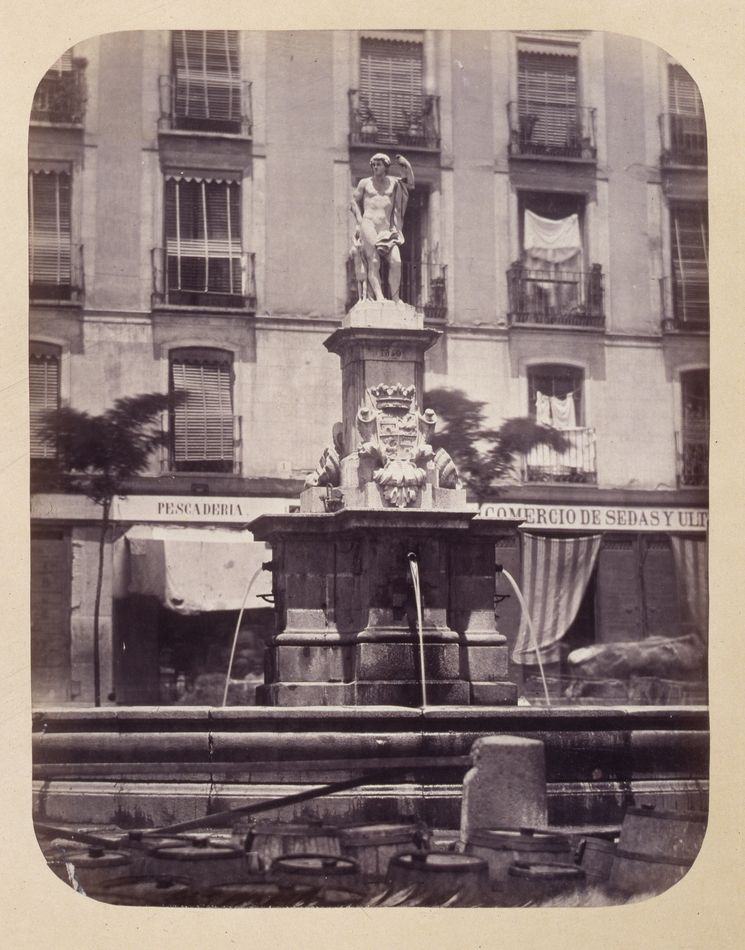 1864, Fuente vecinal en la Plaza de Lavapiés.jpg