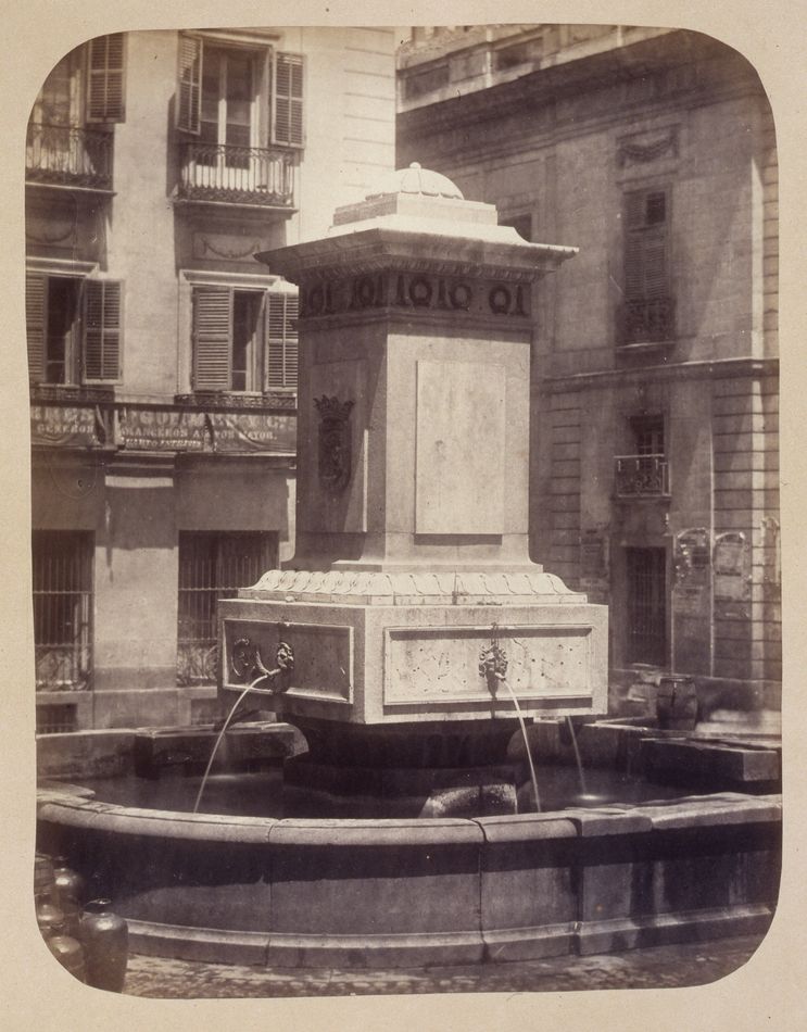 1864, Fuente vecinal en la Plaza de Pontejos.jpg