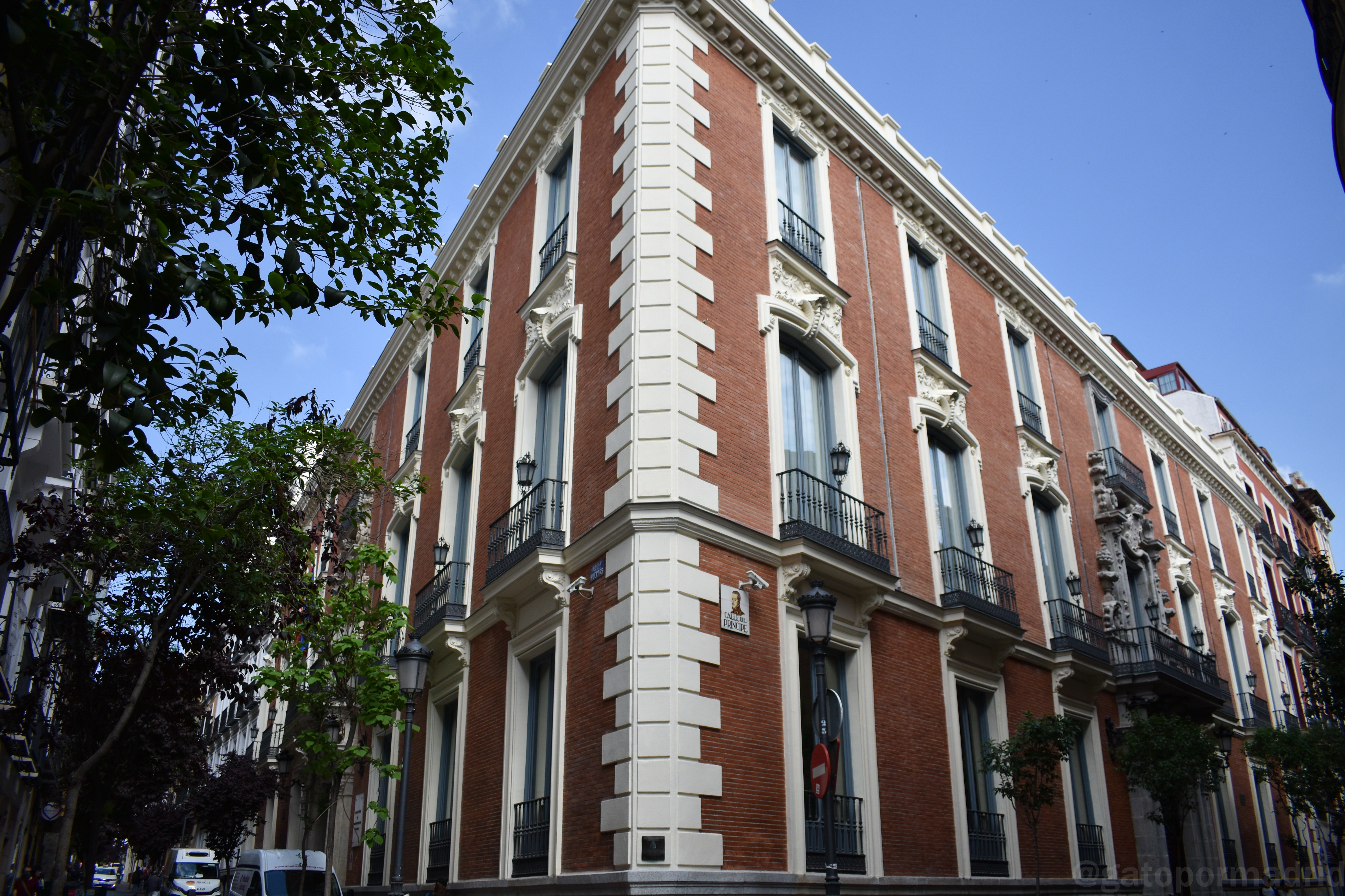 PALACIO DE LOS DUQUES DE SANTOÑA
